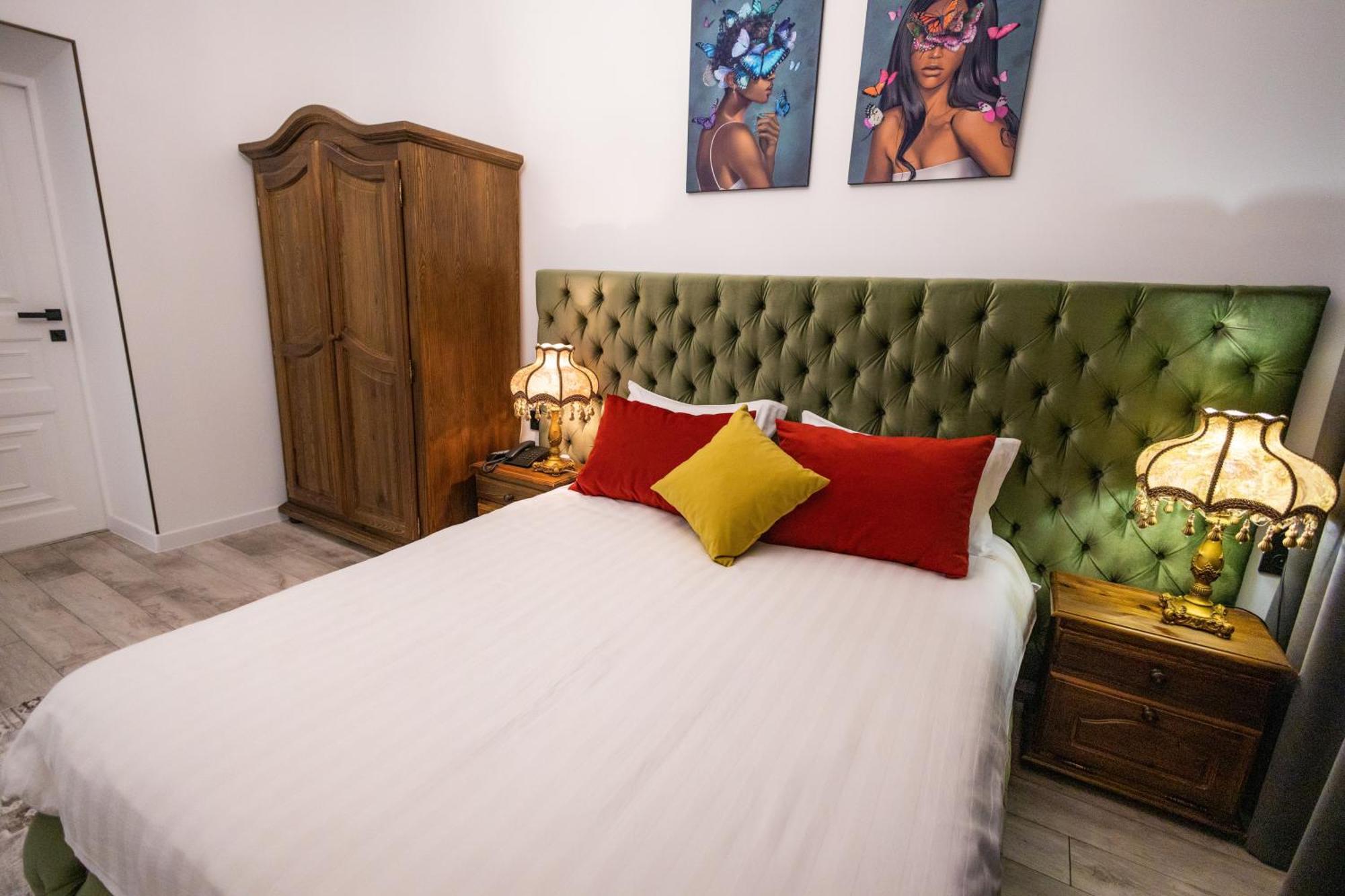Metelitsa Hotel Karagandy Esterno foto